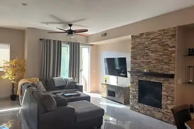 Image de Fully furnished townhome in Westgate, Glendale