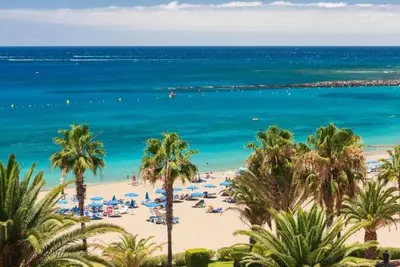 Image de Centrally located apartment, ideal for families and very close to Playa de las Vistas beach.