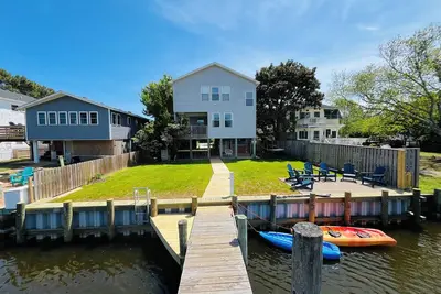 Image de Peaceful 3-Bedroom Canal Front Escape with Pier and Kayaks in Kill Devil Hills