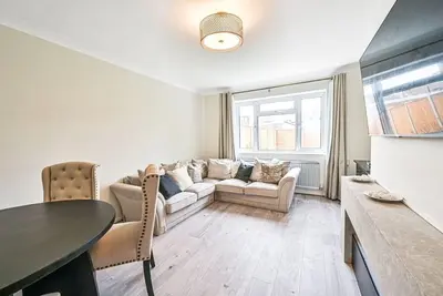 Image de Where modern elegance meets classic chic