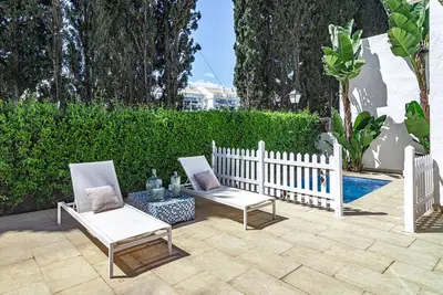 Beach front townhouse with plunge pool