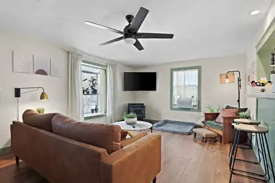 Image de Centrally Located Boho Bungalow