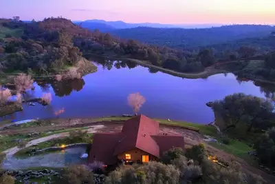 Image de Spacious 6-bedroom Estate with Private Lake, near Yosemite