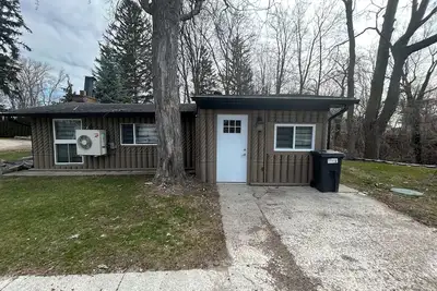 Image de Elias Cabin Hillside\nYour Perfect Hideaway in the Wilderness