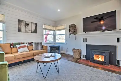 Image de Vintage Bishop House in Downtown w/ Porch Swing!