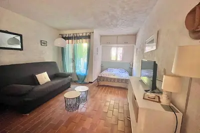 Image de Studio Rez de jardin  à seulement 400m des plages du golfe de San cipriano