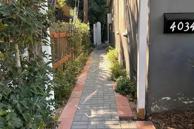 Image de Charming 1-bedroom private cottage with Ac, WiFi in Atwater Village Los Angeles