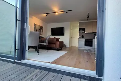 Image de Welcoming 2-bedroom apartment next to Metro Station