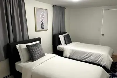 Image de Modern & Cozy close to Airport/Boston/Salem