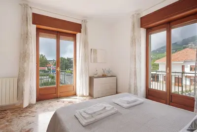 Image de Appartement 'Positano Vista Monti' avec jardin partagé, balcon et Wi-Fi