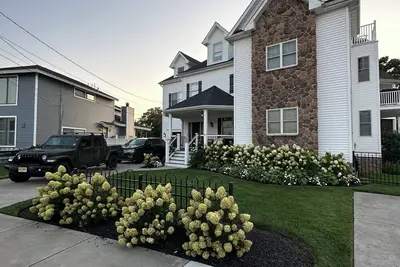 Image de Spacious 4-bedroom 3 bath house with fitness room on golf course in Brigantine