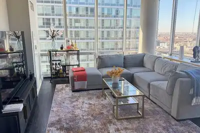 Image de 2br South Loop Apt—Walk to Lake, Museums, Aquarium  + Pool, Gym, WiFi, & Conv Ct