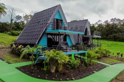 Image de Adventure-ready 2br A-frame w/ jungle views | Sleeps 5 | Close to Arenal Volcano