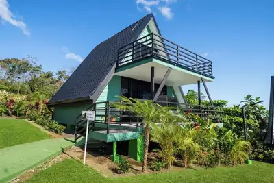 Image de Tranquil 2br jungle bungalow – Sleeps 6, outdoor dining, near volcano