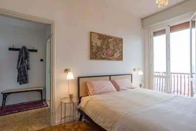 Image de Spacious and bright one-bedroom 90smq apartment on the fourth floor of a 70s building, with elevator, that can accommodate up to 4 paxThe apartment is located in the municipality of Civenna, just 7km from the center of Bellagio. Quiet location but well s