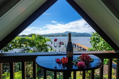 Toahere Beach House - Beachfront - Pool - Pontoon