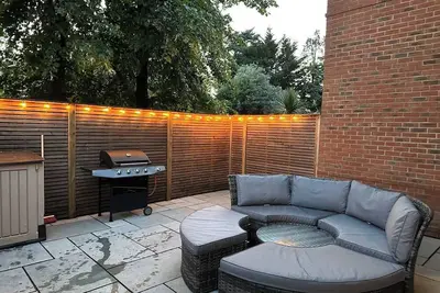 Image de Thames Ditton Apt - Sleeps 6 - Garden & Bbq