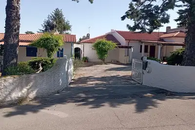 Image de Villa mit privatem Garten 1, 5 km vom Meer entfernt