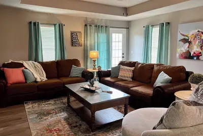 Image de Come stay with us at Casa de Cowboys for Osu game days or fun family weekends.