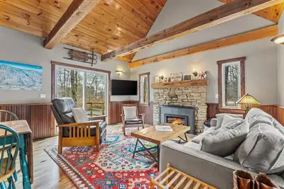 Image de The Okemo Cabin, Cozy 3 Bedroom Cabin minutes to Okemo and Vast Trail System