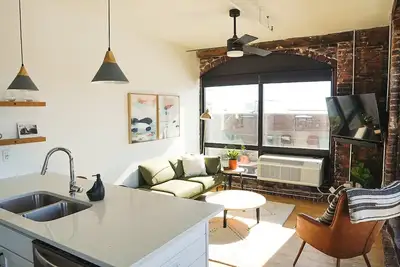 Image de Enger Lofts w/ Gym, Elevator, Coffee Shop | 307