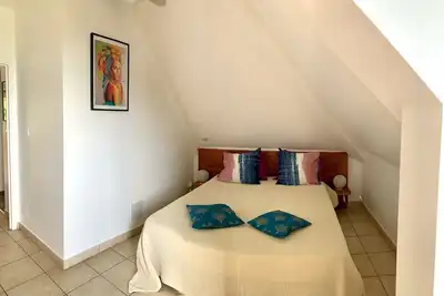 Image de Appartement le Guétali, T3 de 60m² à l'étage, 2 chambres. Vue jardin et mer