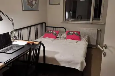 Image de Convenient location, free parking, close to shops and sightseeing attractions.