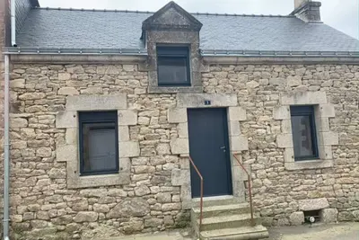 Image de Maison Bretonne Rénovée au Cœur de Bignan – Confort & Charme