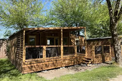 Image de Mobilhome Premium 56 m² (3 chambres) dont terrasse semi-couverte fermée + Clim + Tv + Lv + Plancha 6 personnes
