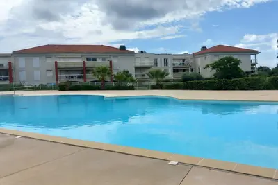 Image de Appartement spacieux dans une résidence avec piscine proche plages