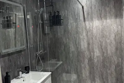 Image de Apt 3 Modern and Newly Renovated: Free onsite parking Close to City Centre