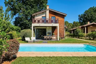 Image de Villa indépendante Deluxe, 2 salles de bain, piscine privée 6 personnes