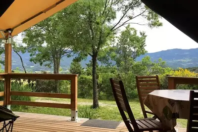 Image de Tent Comfort \"Lodge\" 30m2 - 2 Schlafzimmer - ohne private Sanitär - überdachte Terrasse 5 Personen