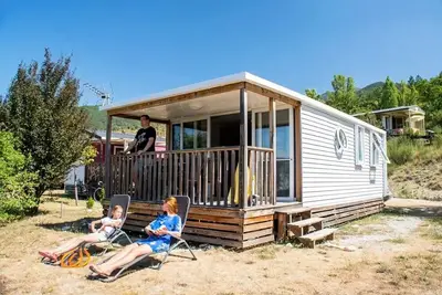 Image de Mobilheim Komfort \"Visio\" + Clim _ 34m2 - 2 Schlafzimmer - integrierte Terrasse 8m2 + Lv + Tv + Nespresso 4 Personen