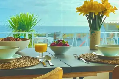 Image de Spacious home with sea view, parking (Ev) & garden