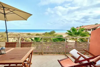 Image de appartement de deux chambres en bord de mer á corallo