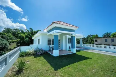 Image de Cozy 2 Br home; walk to beach +free parking.