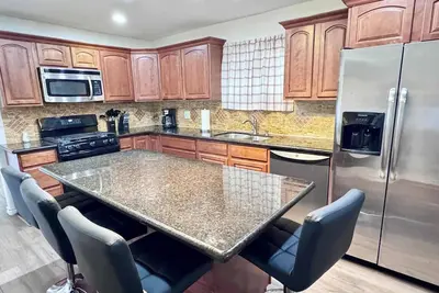 Entire Spacious 4 Br Home for Professionals
