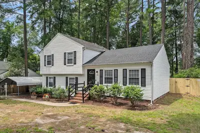 Image de 4-bedroom house in charming Midlothian 20 min to Richmond and Petersburg.