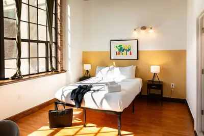 Image de Sosuite | 2br Apt w W/D, Gym, On-Site Restaurant