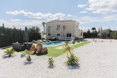 4-bedrooms villa in Liria, 25 min to Valencia