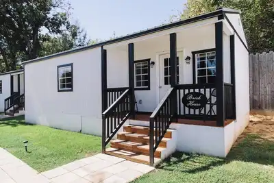 Image de The Brickhouse - Tiny Home w/Access to Pool & Hot Tub, The Brickhouse - Modern Cottage w/ Access to