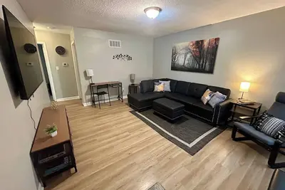 Image de Furnished Work/Play Pad, Utilities Included, Near Downtown, Fast Wifi!