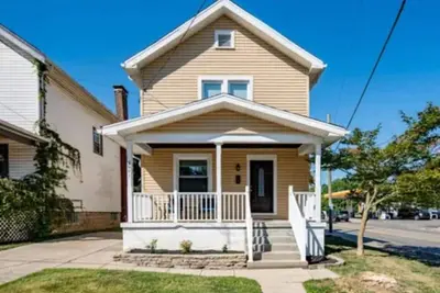 Image de 516) Charming home- sleeps 8!