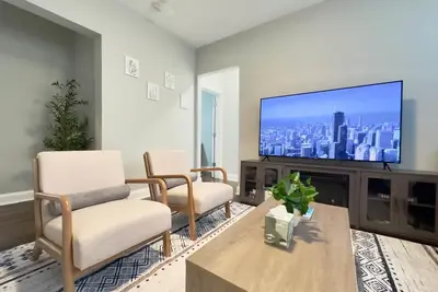 Image de Modern 2br, Ideal Location Near Local Spots