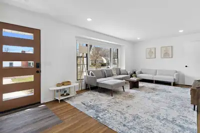 Image de New! Chic 5-Bedroom Retreat!