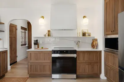 Image de The Arched Brick House: Fully Remodeled Home Walking Distance to Downtown