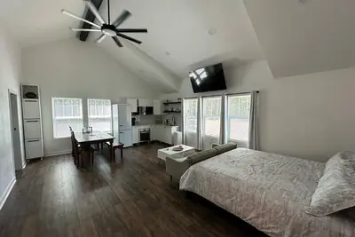 Image de The Loft-Appartement-Vue sur Jardin-Salle de bain privée séparée-Appartement
