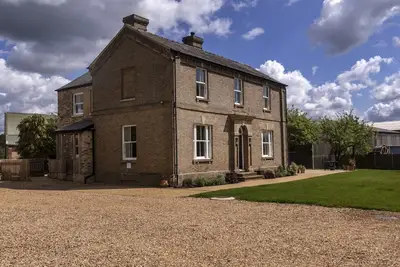 Image de The Old Farmhouse · Stunning farmhouse in Cambridgeshire countryside