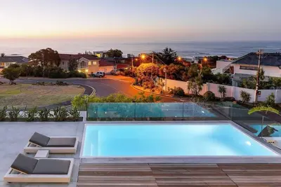 Image de Jo Leo - Camps Bay Lux Villa with views & pool
